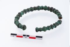 Foto von Bronzeknotenarmreif (NHMW-PRAE-035785)